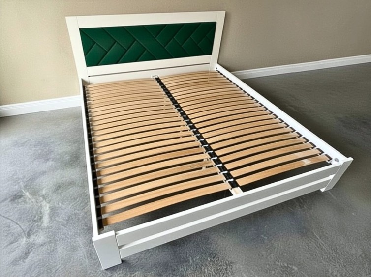 Дерев'яне ліжко Модерн СОСНА з м'яким узголів'ям КОСА 11 