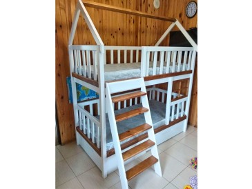 Деревянная двухъярусная кровать-домик Лука